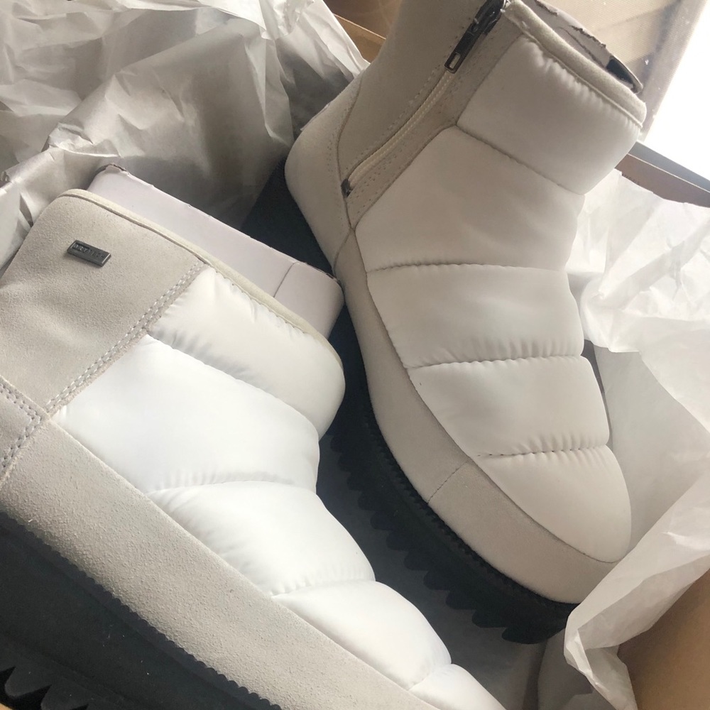 UGG ridge mini boots